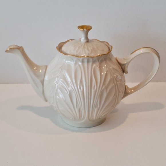 Lenox Other - Lenox Cottage Leaf teapot - vintage